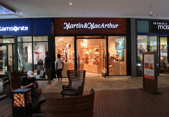 マーティン&マッカーサー (インターナショナル マーケットプレイス店)