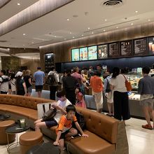 中は空いています。