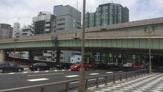 首都高速道路の下