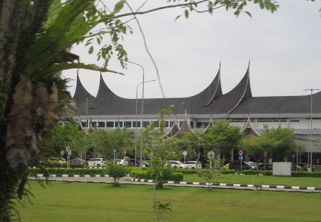 ミナンカバウ国際空港(PDG)