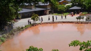 大きな赤い池地獄