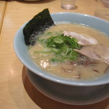 甘い豚骨ラーメン