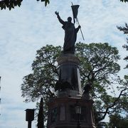 メキシコ独立の偉人の銅像