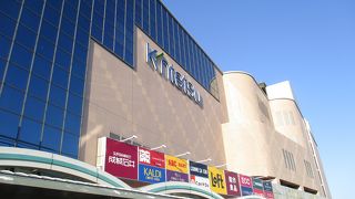 駅に直結しています