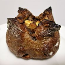 いちじくの赤ワイン煮込みクリームチーズのクルミパン