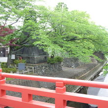 住吉橋から燈台・神社方向を眺める