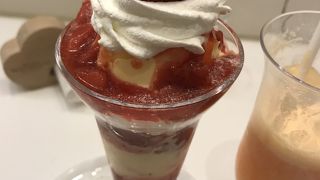 ミニパフェとソーダ―