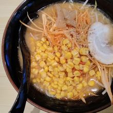 味噌ラーメンにコーンをトッピング
