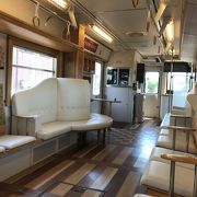 観光列車で景色を見ながらのランチ。贅沢な時間