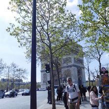 近くのフォンダシオン ルイ・ヴィトン行きのバス停から