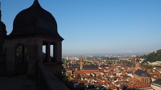 旧市街を一望するハイデルベルク城