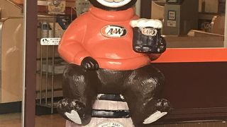 宮古島の街中にあるA&W