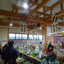 直売所は野菜類など充実