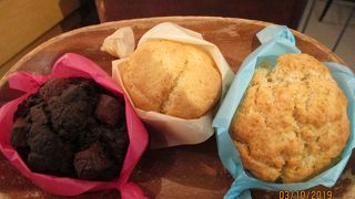 オシャレなスコーン専門店。　大きなチャンクチョコがゴロゴロ入ったチョコレートマフィンが美味しかった!