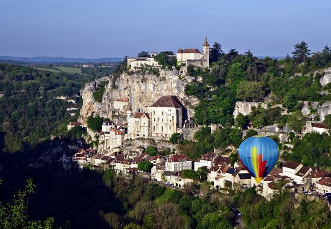 素晴らしき絶景・・　断崖絶壁の巡礼地ロカマドゥールを見渡せるビューポイント!　L'Hospitalet, Rocamadour