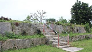 どこの国でも権力者は大きなお墓を造ります。