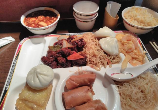 中華料理の食べ放題が税込みで1080円で、お得