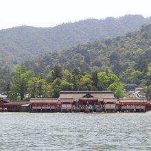 海上から見た社殿