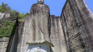 大谷平和観音 は、大谷公園にあります