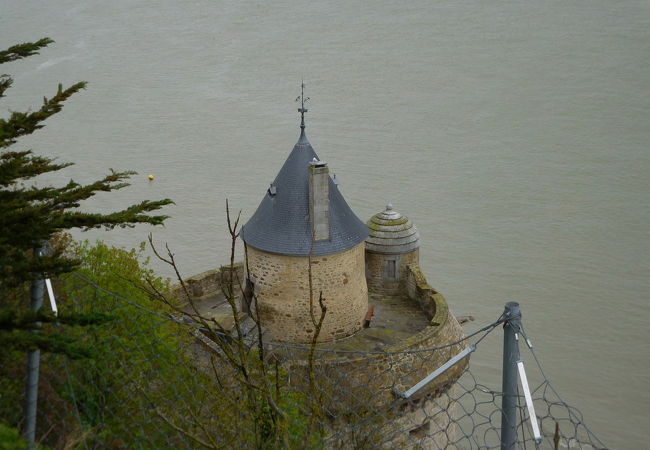 島の西側にある小さな塔