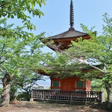 海を望むように建立された多宝塔