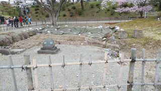 現在は囲いで囲まれていて、工事中なのか