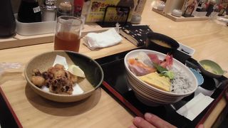 海鮮丼やエビシラス丼を食べました・