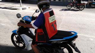 格安！バイクタクシー！オレンジベストが目印