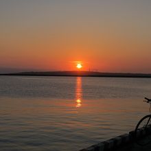 港から見た夕日