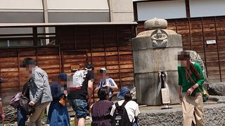 観光客で賑わう