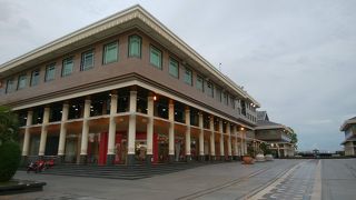 若干寂れた感のあるショッピングモール