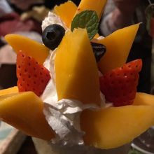 太陽のたまごパフェは2,800円