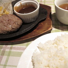 手ごねハンバーグ定食