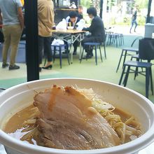 お友達は他キッチンカーの味噌ラーメンです！