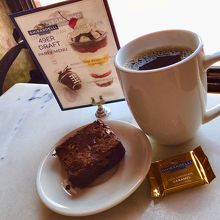 Brownie ($3.95）& Coffee（$3.5） 