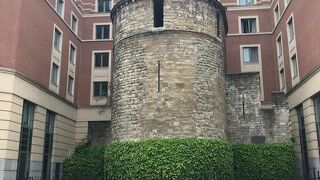 周りはアパート