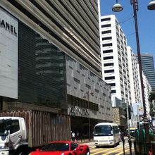 ハーバーシティ内のシャネル店舗付近