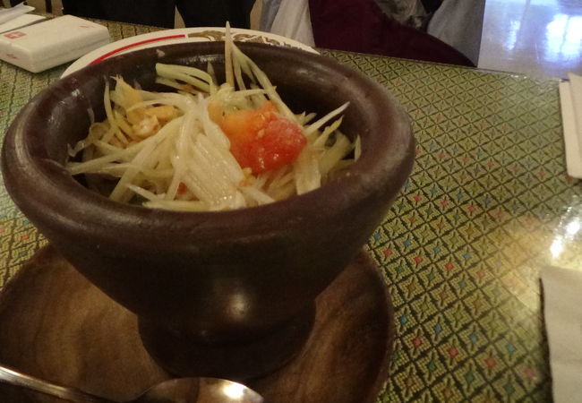 タイ料理以外にもハンバーガーなども食べられます