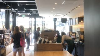 美しい景気を見ながらコーヒーを