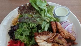 開放的、海外っぽい雰囲気抜群のRH cafeがあります