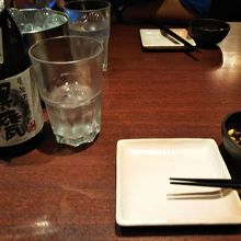 付き出しはひじきでした。