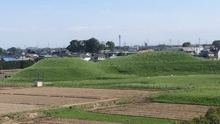 古墳と自然があります