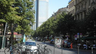 にぎやかな通り