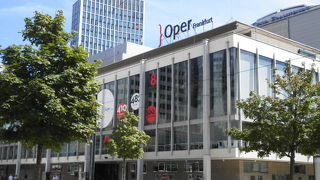 近代的な歌劇場