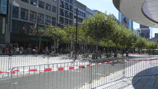 ショッピングの中心の通り