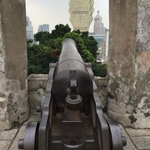 大砲が打ち狙うのはカジノ！？