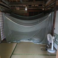 蚊帳付きの部屋