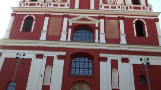 「ルキシキュウ広場」の北側にある綺麗な教会☆