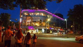 タリン新市街は道幅も広く交通の便も良い街並み