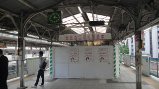 上野方面　ホームの階段1カ所工事中です